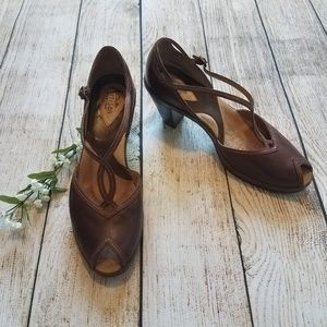 Clarks Artisan Leather Peep Toe Strappy Heel 8.5 E